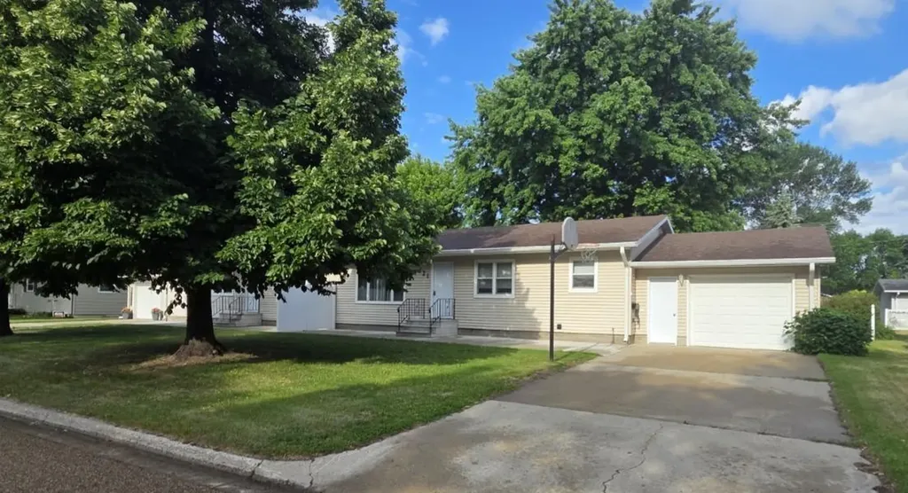 119 & 121 14th Street N Oakes ND 58474