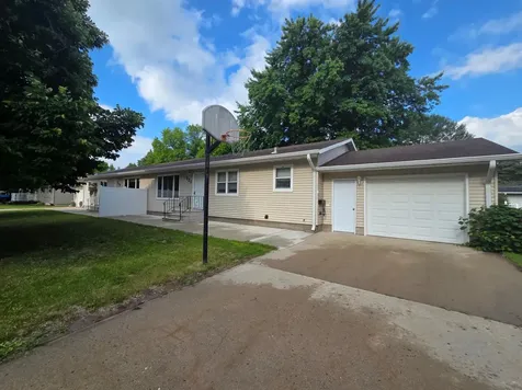 119 & 121 14th Street N Oakes ND 58474