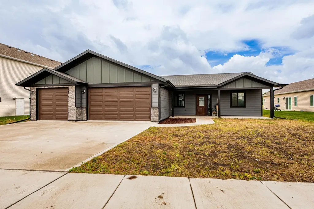 4712 Hampton Loop S Moorhead MN 56560
