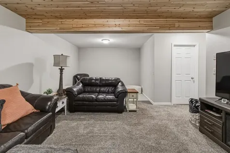 1938 53rd Avenue S Fargo ND 58104