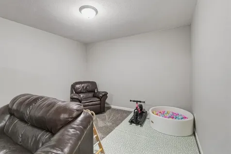 1938 53rd Avenue S Fargo ND 58104
