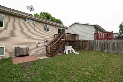 1938 53rd Avenue S Fargo ND 58104