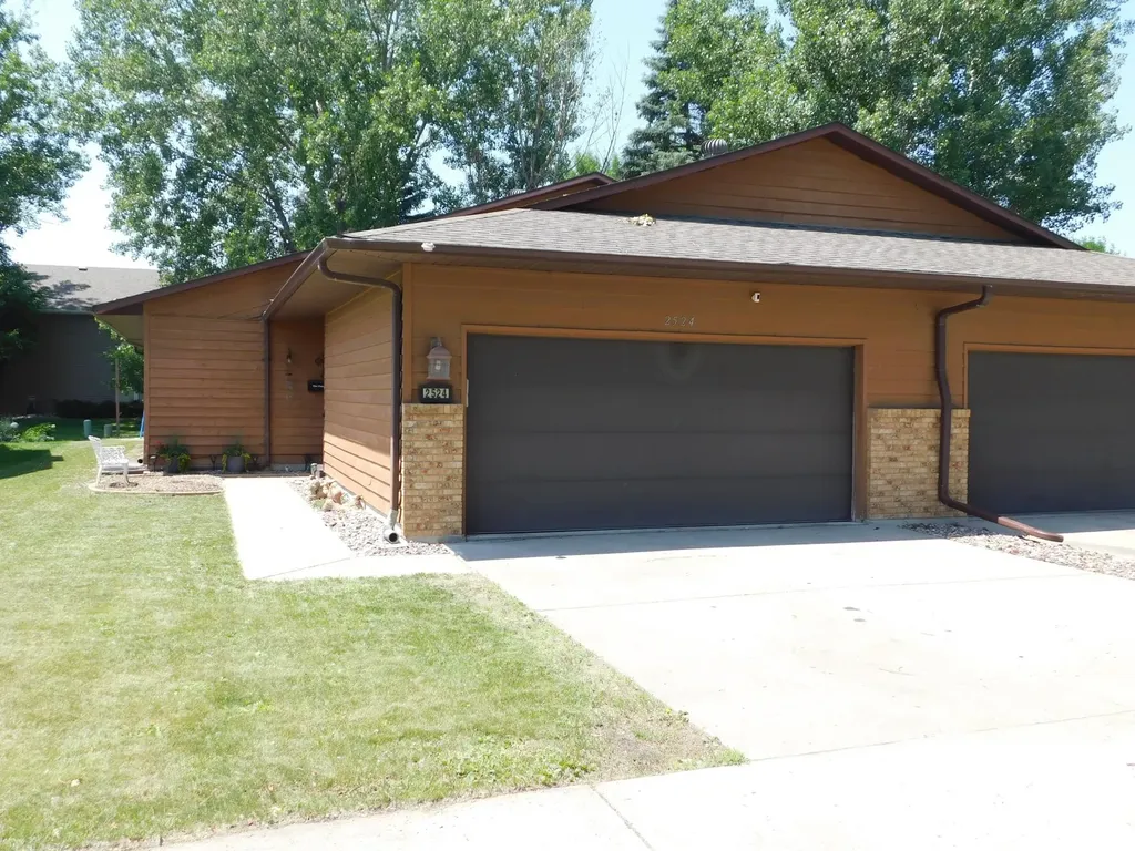 2524 25th Avenue S Fargo ND 58103