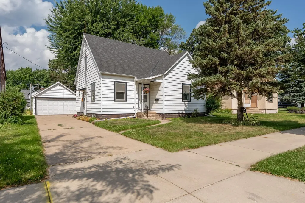 102 5th Street NE Montgomery MN 56069