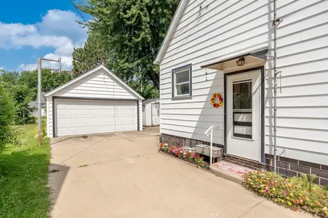 102 5th Street NE Montgomery MN 56069