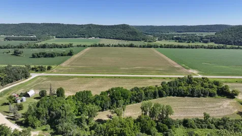5263 County 22 Houston MN 55943