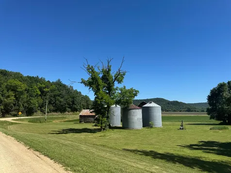 5263 County 22 Houston MN 55943