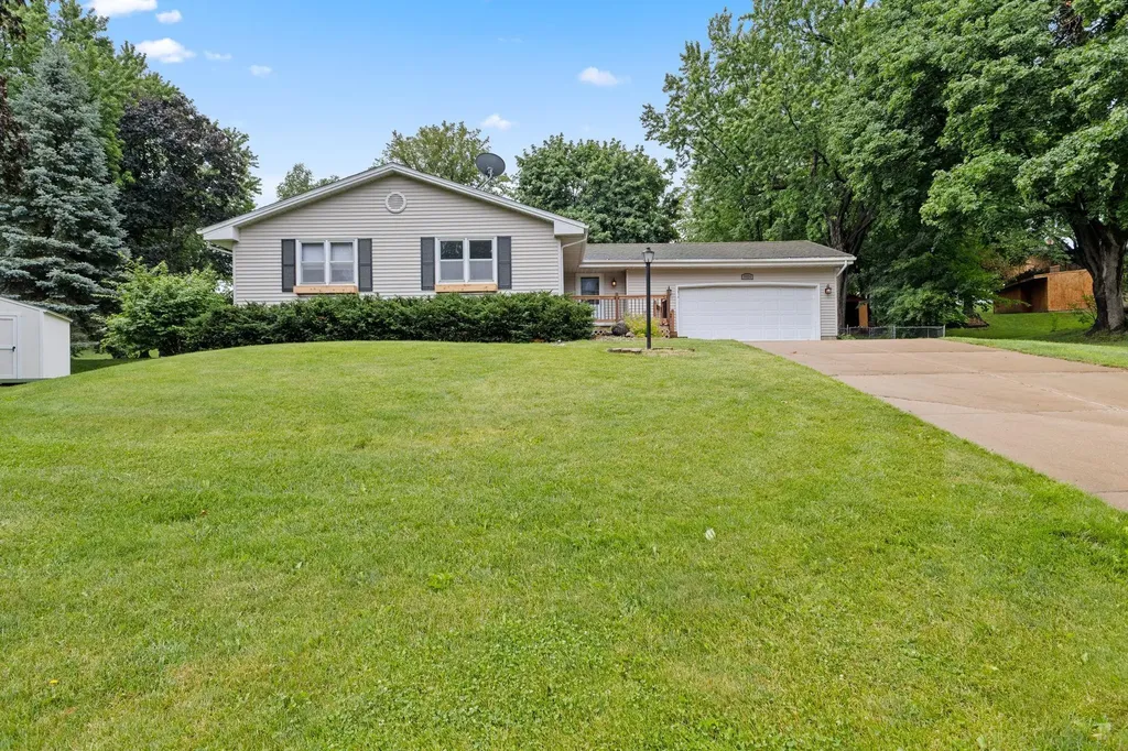 9924 Little Circle Bloomington MN 55437