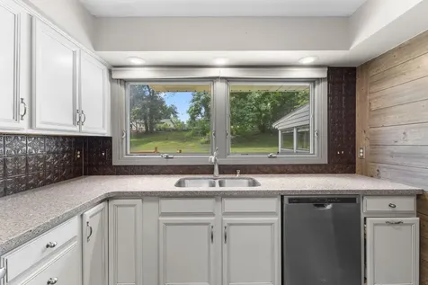 9924 Little Circle Bloomington MN 55437