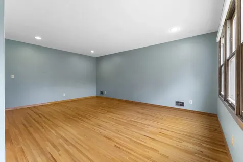9924 Little Circle Bloomington MN 55437