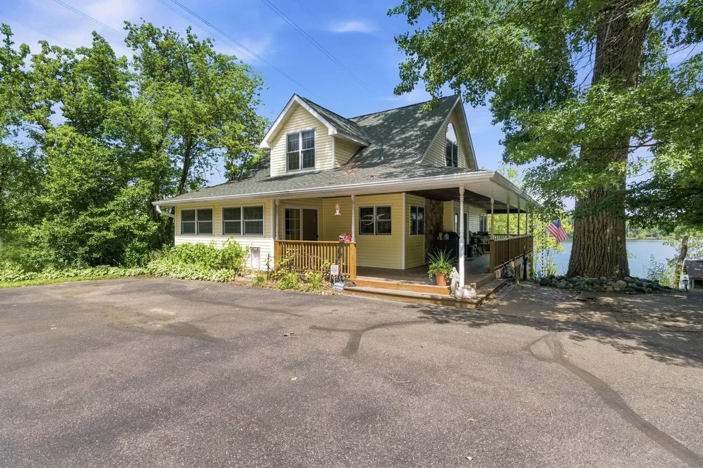 3020 Oakdale Drive Pine Springs MN 55115