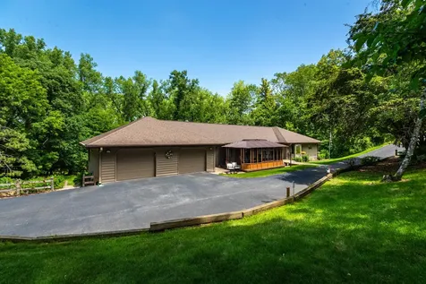 47060 Queens Cove Circle La Crescent MN 55947
