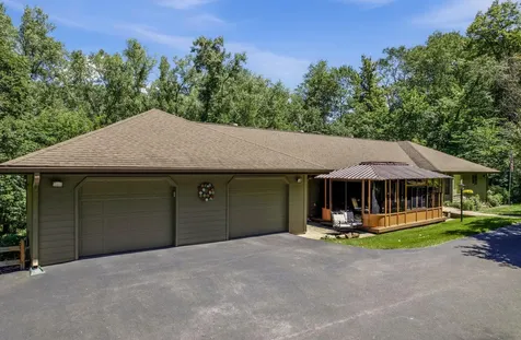 47060 Queens Cove Circle La Crescent MN 55947