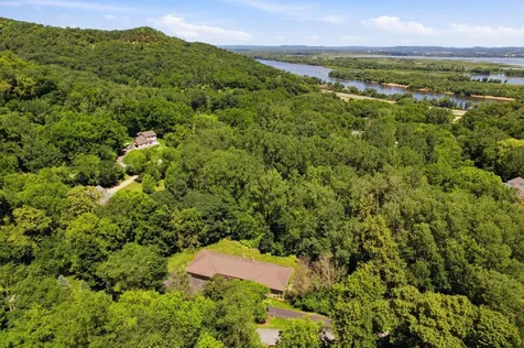 47060 Queens Cove Circle La Crescent MN 55947