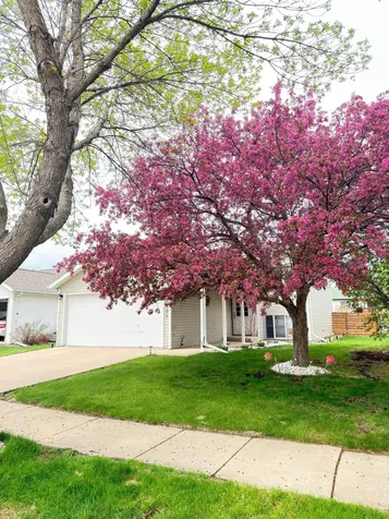 2927 35th Avenue S Fargo ND 58104