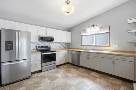 2927 35th Avenue S Fargo ND 58104
