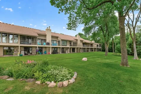 1285 Black Oaks Court N Plymouth MN 55447