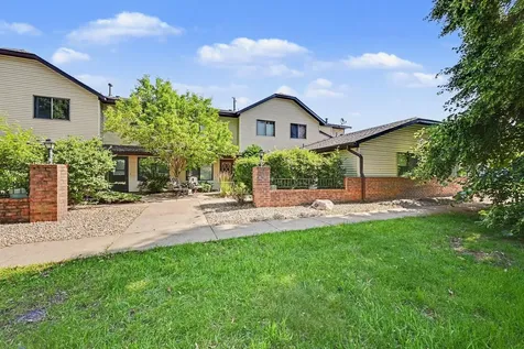 1516 Helmo Avenue N Oakdale MN 55128