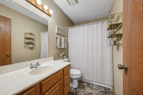 1516 Helmo Avenue N Oakdale MN 55128