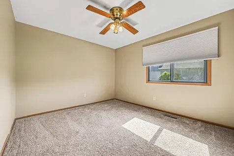 1516 Helmo Avenue N Oakdale MN 55128