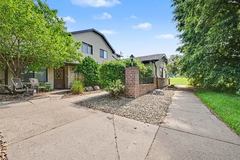 1516 Helmo Avenue N Oakdale MN 55128