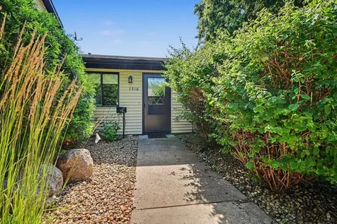 1516 Helmo Avenue N Oakdale MN 55128