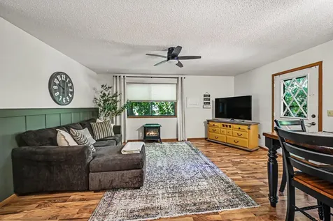 1516 Helmo Avenue N Oakdale MN 55128