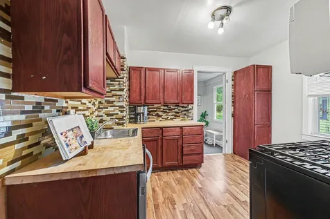 956 Juno Avenue Saint Paul MN 55102