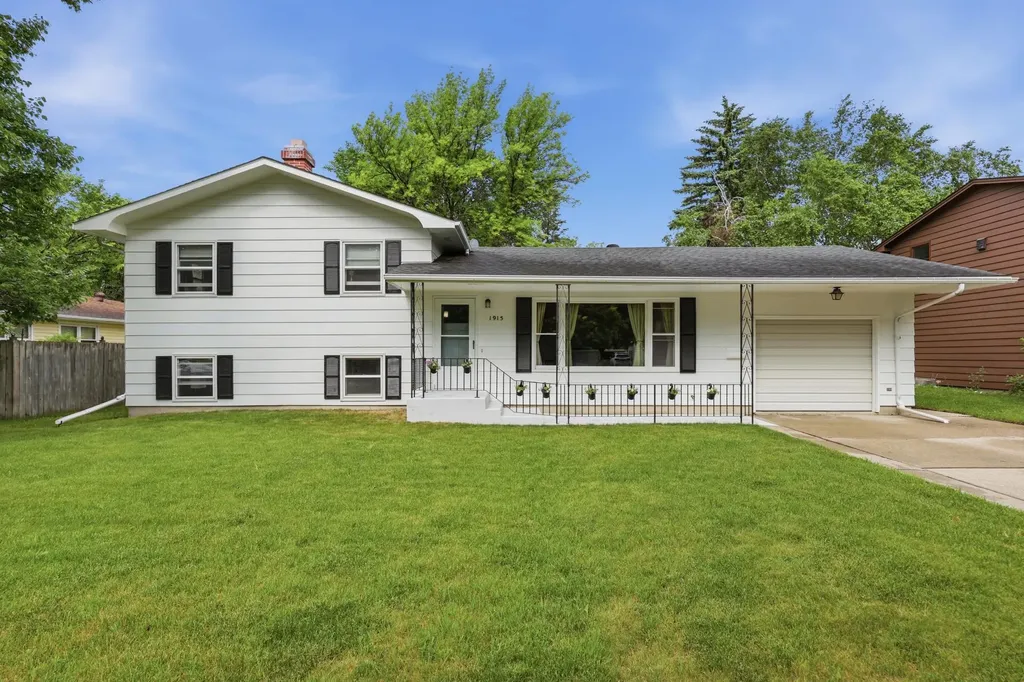 1915 11th Street S Moorhead MN 56560