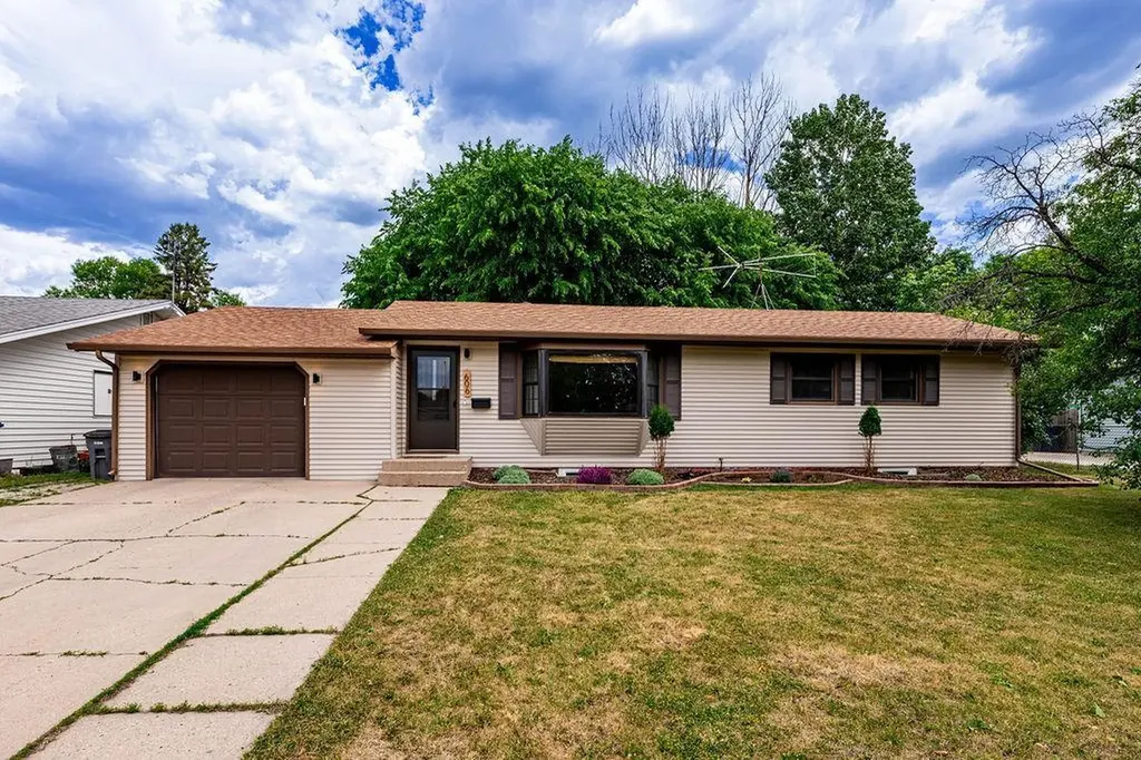 606 Birch Lane Moorhead MN 56560