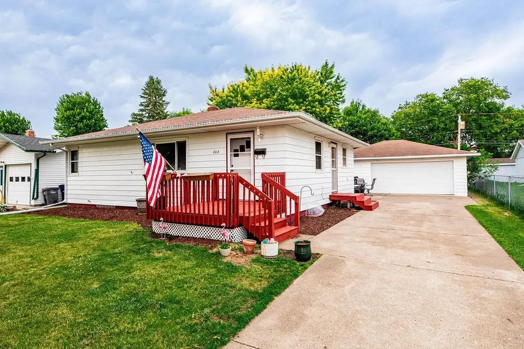 808 15th Street N Moorhead MN 56560