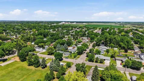 809 19th Street N Moorhead MN 56560