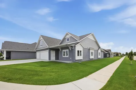 4881 Bluebell Loop S Fargo ND 58104