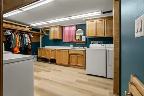 2509 Elm Street N Fargo ND 58102