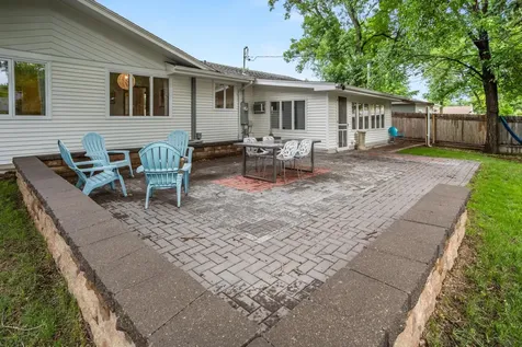 2509 Elm Street N Fargo ND 58102