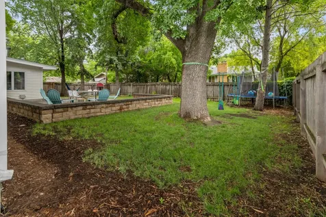 2509 Elm Street N Fargo ND 58102