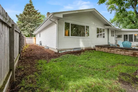 2509 Elm Street N Fargo ND 58102