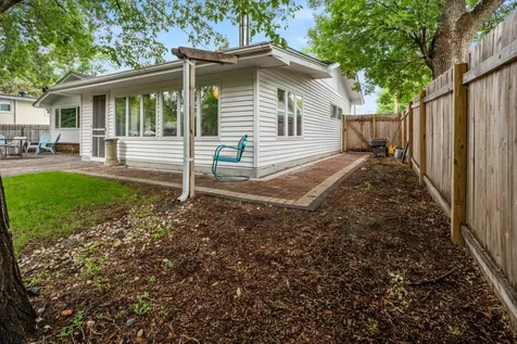 2509 Elm Street N Fargo ND 58102