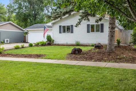 2509 Elm Street N Fargo ND 58102