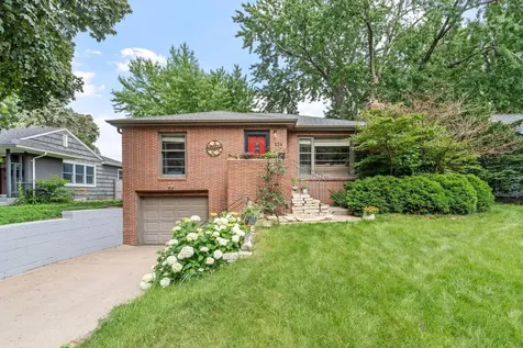 1124 Rhode Island Avenue N Golden Valley MN 55427