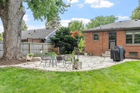 1124 Rhode Island Avenue N Golden Valley MN 55427