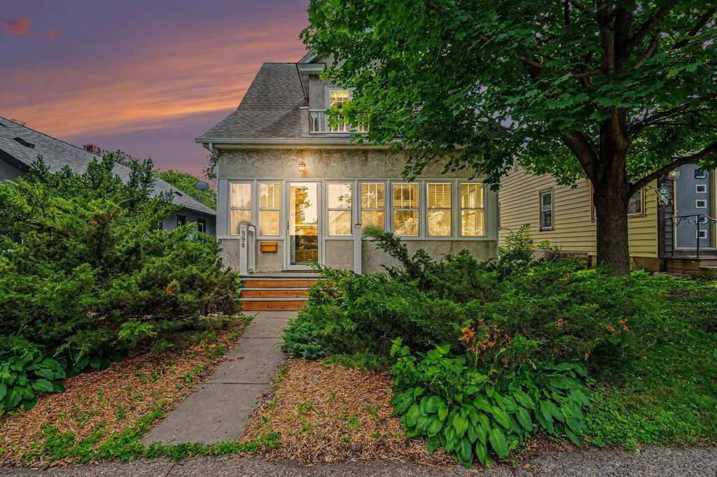 998 Minnehaha Avenue W Saint Paul MN 55104