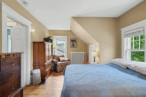 998 Minnehaha Avenue W Saint Paul MN 55104