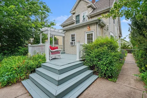 998 Minnehaha Avenue W Saint Paul MN 55104