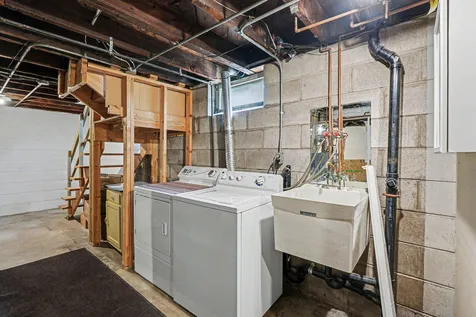 998 Minnehaha Avenue W Saint Paul MN 55104