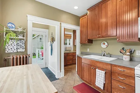 998 Minnehaha Avenue W Saint Paul MN 55104