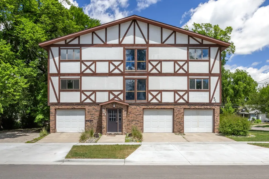 901 8th Avenue N Fargo ND 58102