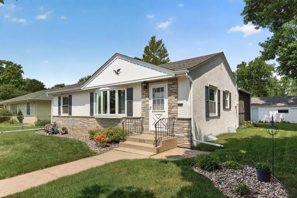 6618 Fairview Avenue N Crystal MN 55428