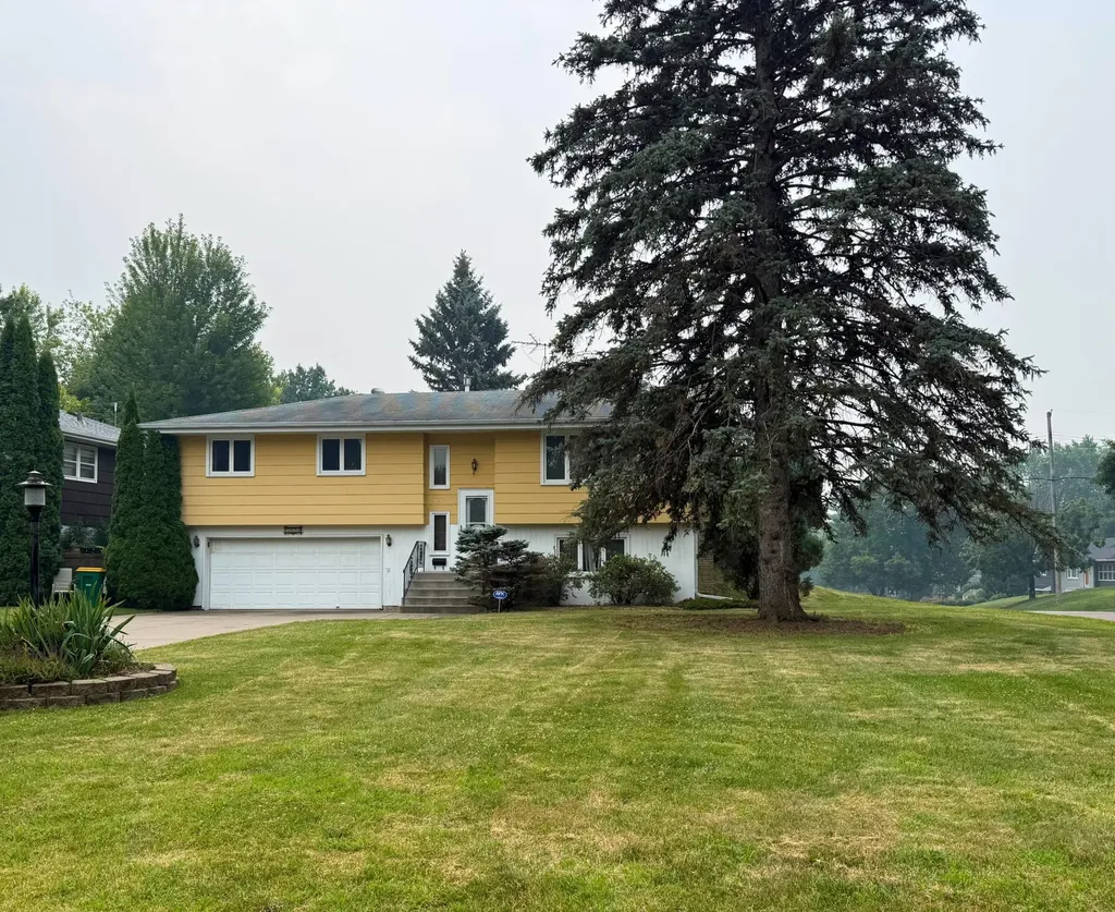3830 Idaho Avenue N Crystal MN 55427