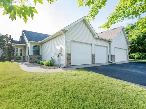 2144 Albemarle Court N Roseville MN 55113